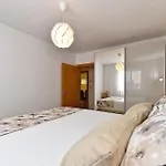 2207 Lägenhet *